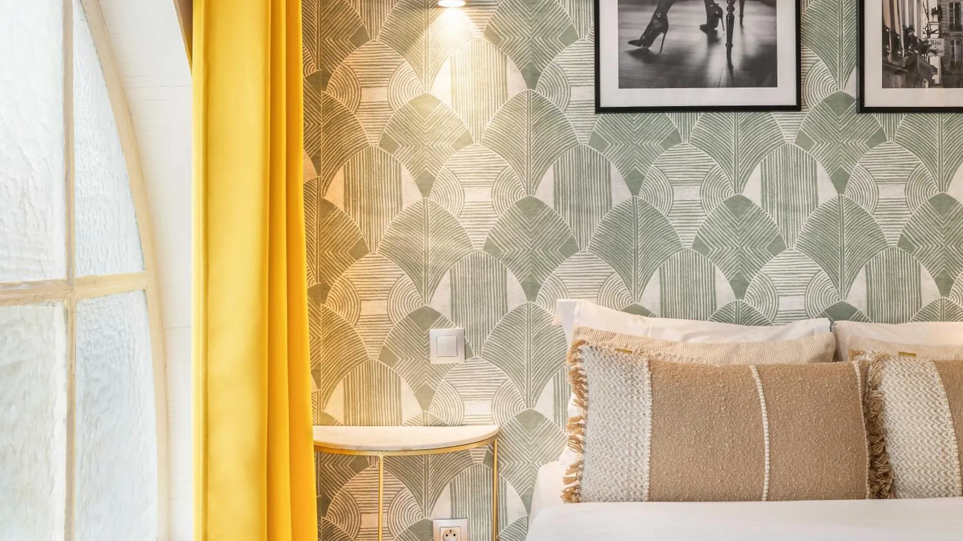 Superb Historical Studio Next To Louvre And Opera Paris