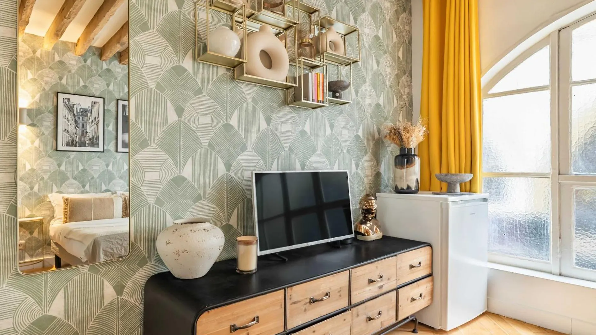Superb Historical Studio Next To Louvre And Opera Paris 0*,  France